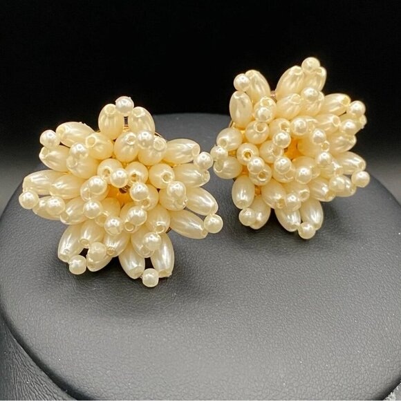 Vintage Cluster Earrings with Faux Pearl Beads in a Flower Design - pierced - Picture 10 of 10
